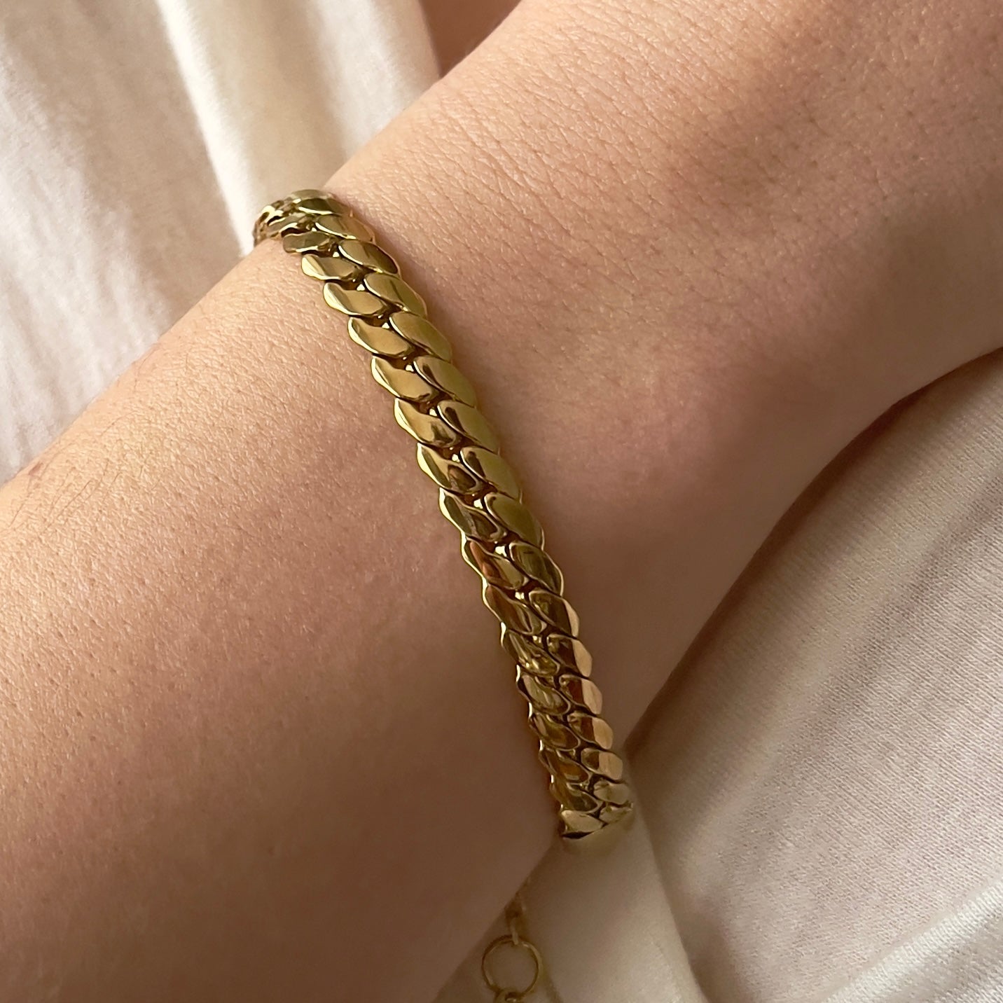 Ygos Wide Gold Scale Bracelet