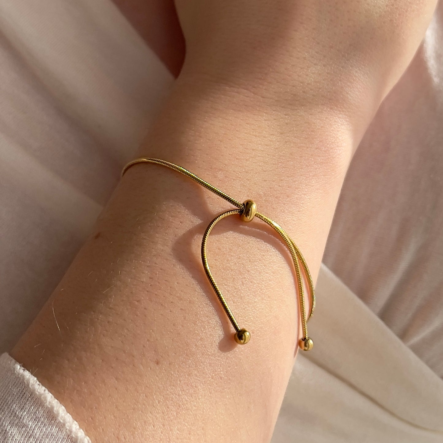 Aini Gold Ribbon Bracelet