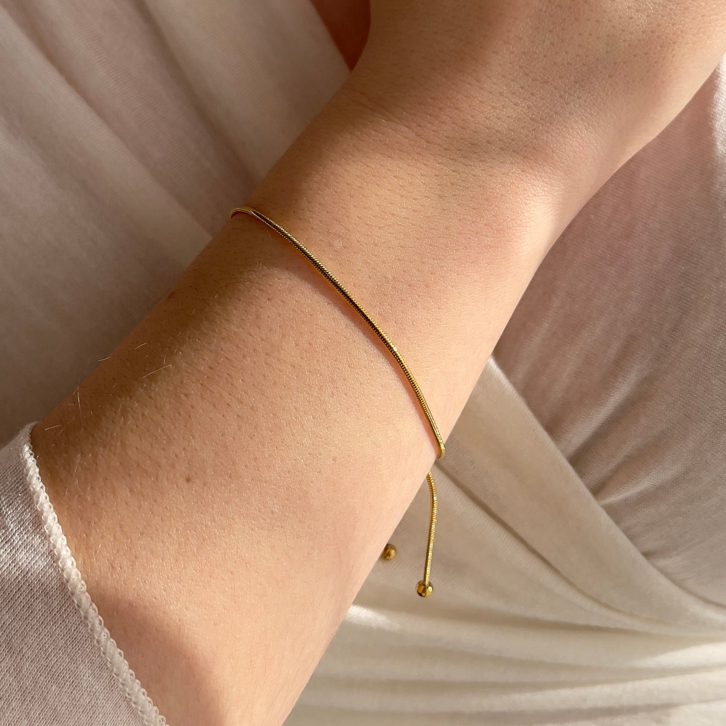 Aini Gold Ribbon Bracelet